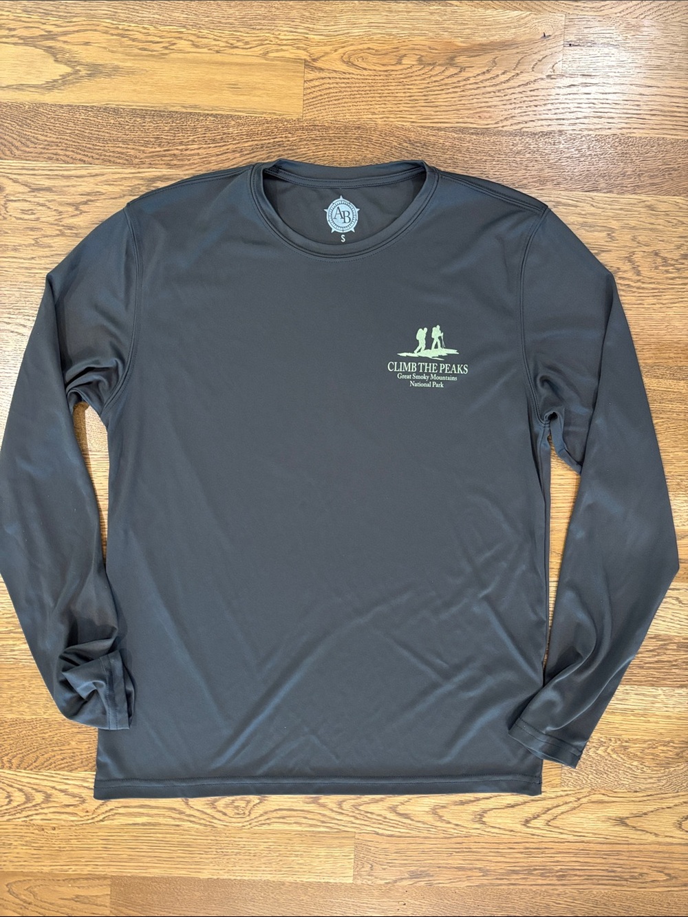 Great Smoky Mountains National Park Souvenir Shirt Performance Fabric Grey Small